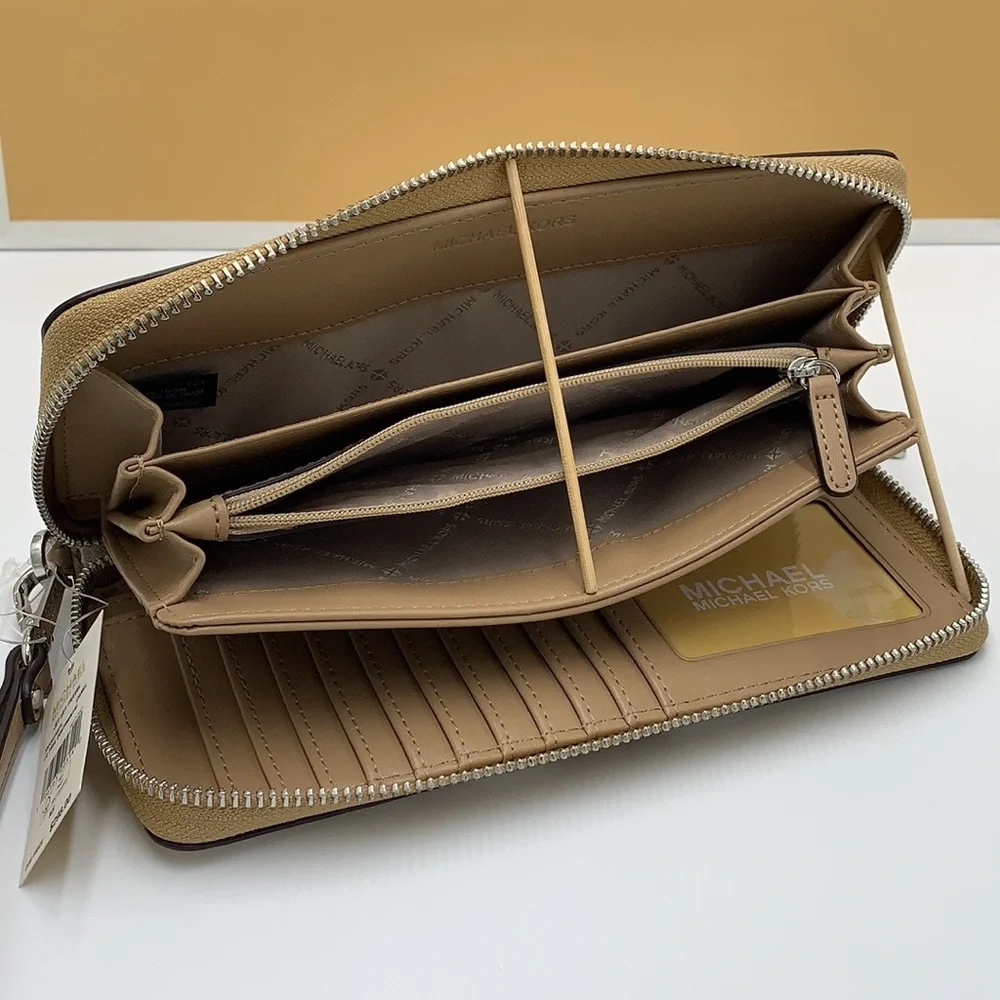MICHAEL KORS LARGE TRAVEL CONTINENTAL WRISTLET WALLET CAMEL MULTI NWT